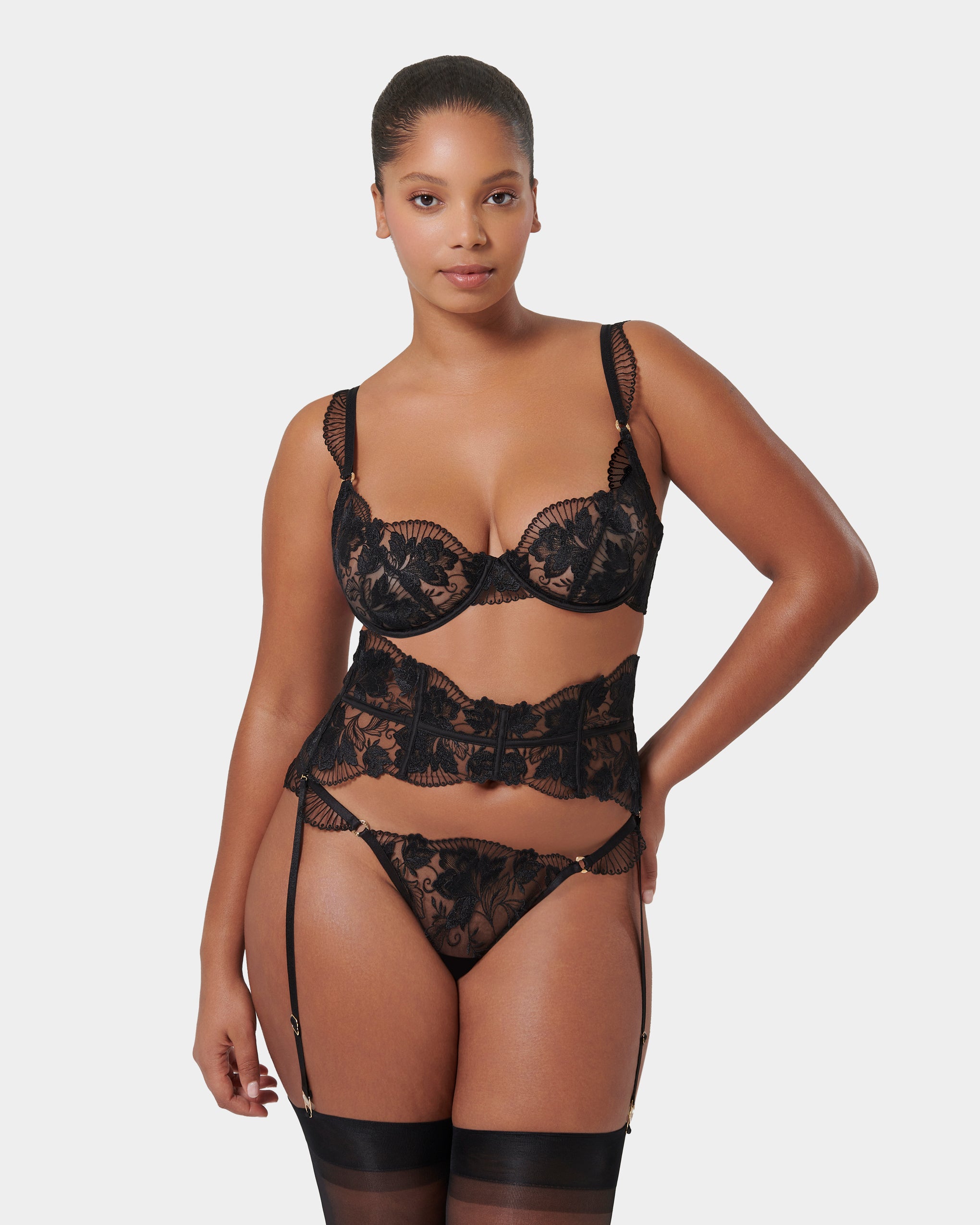 Set: Gabriella Black