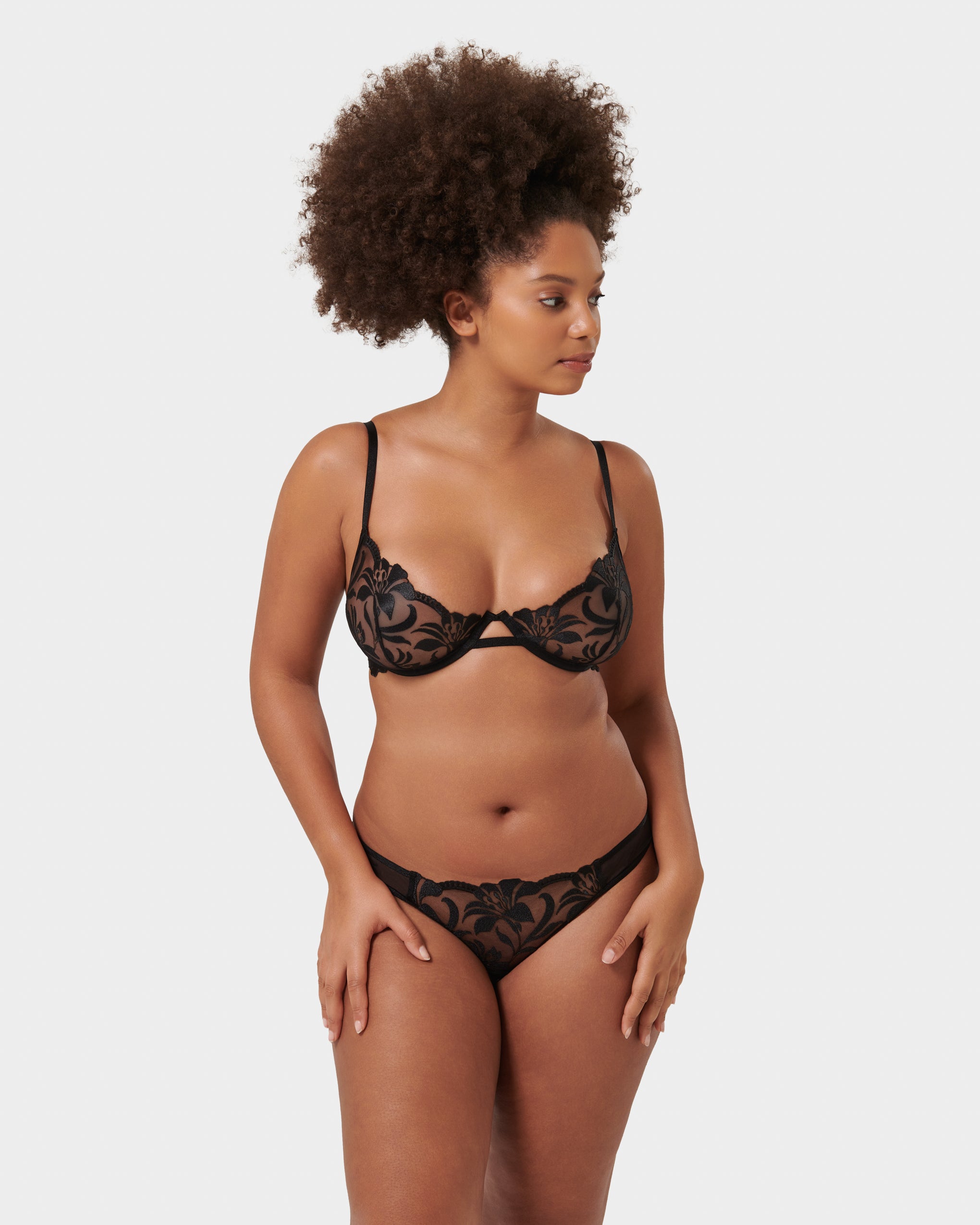 Set: Leonora Black
