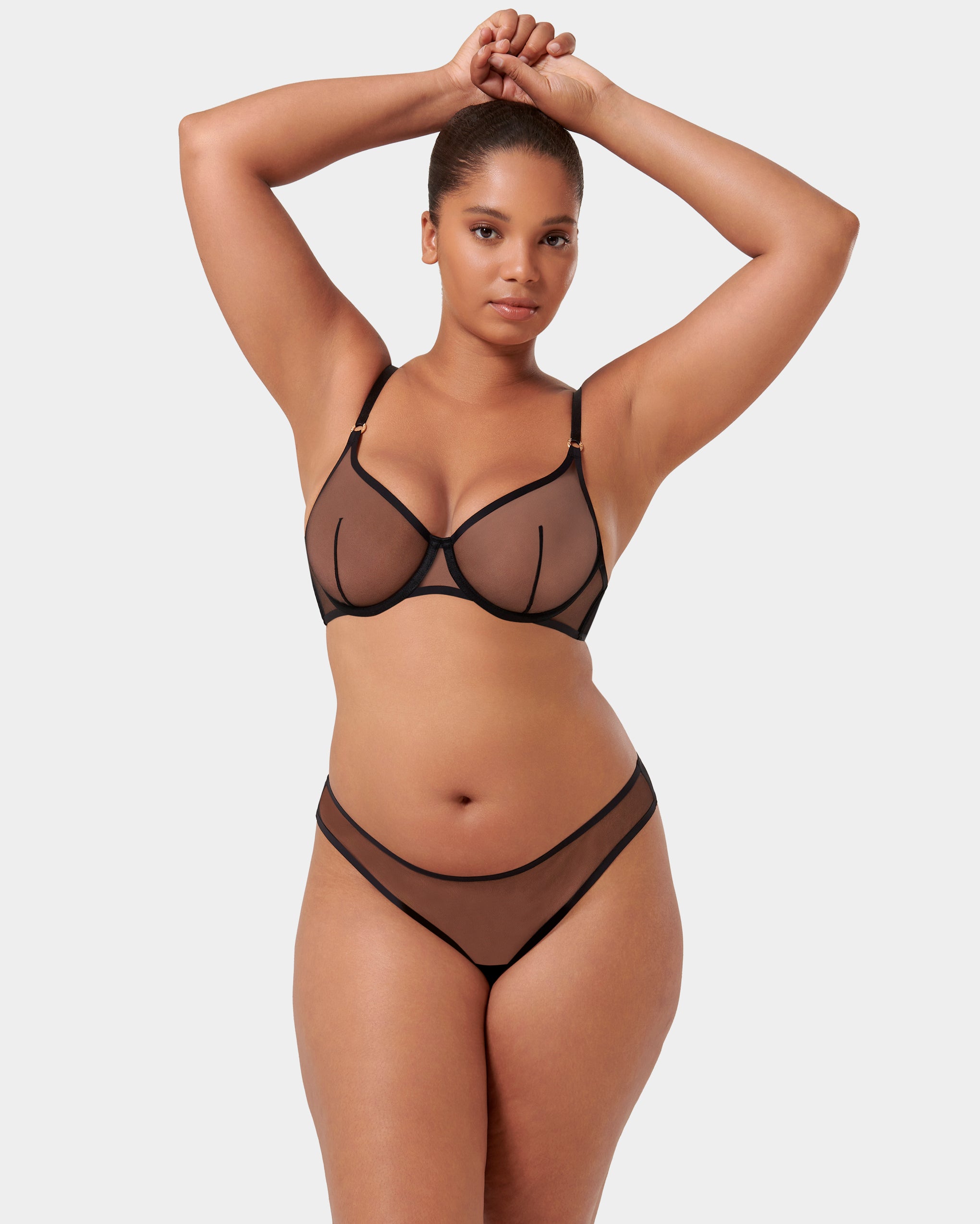 Set: Naomi Black