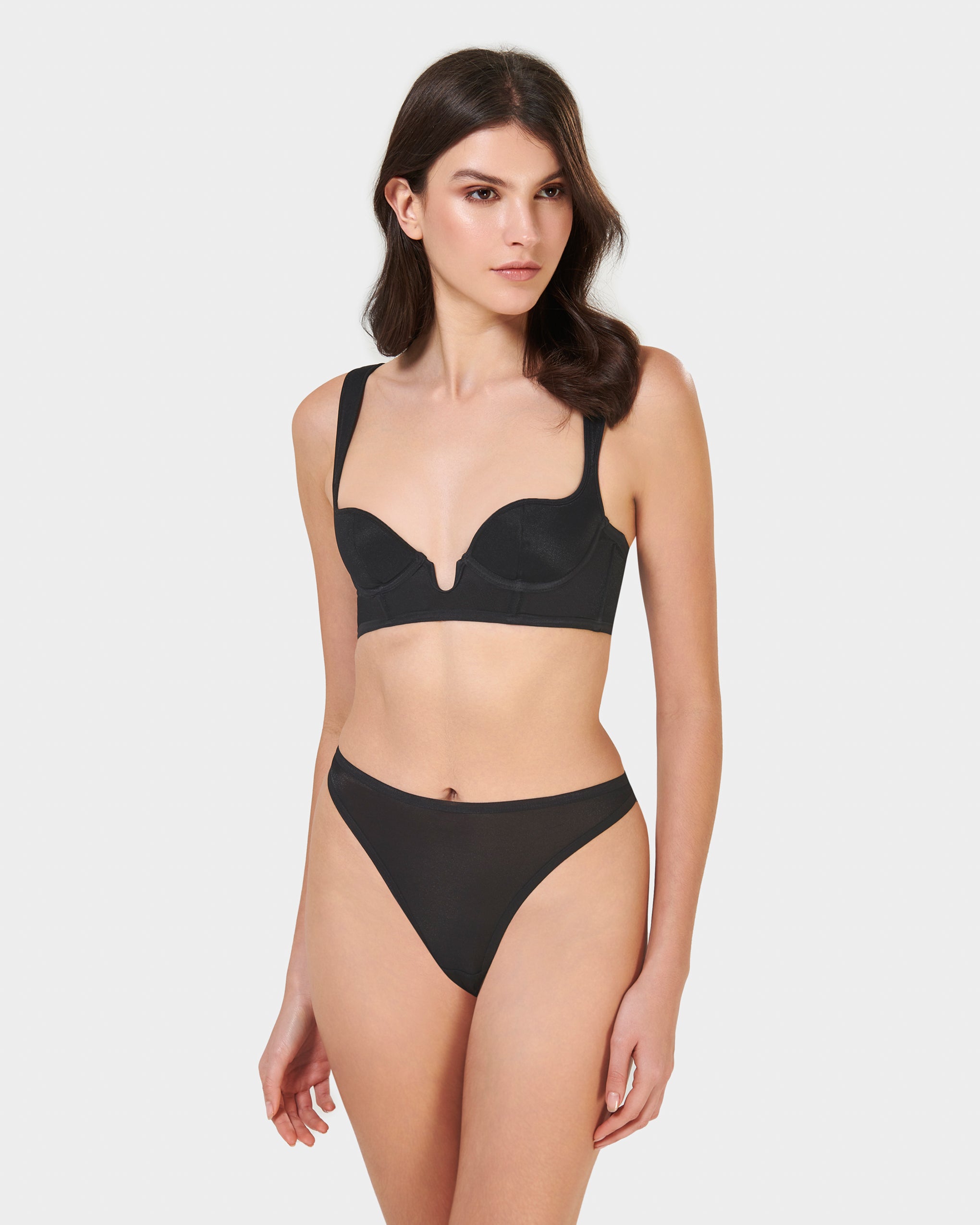 Set: Thena Black